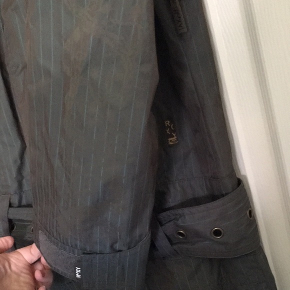 Roxy Snow coveralls. Taupe/turquoise pinstripes. Onesie. Hood/faux fur. Size S. - Picture 12 of 15